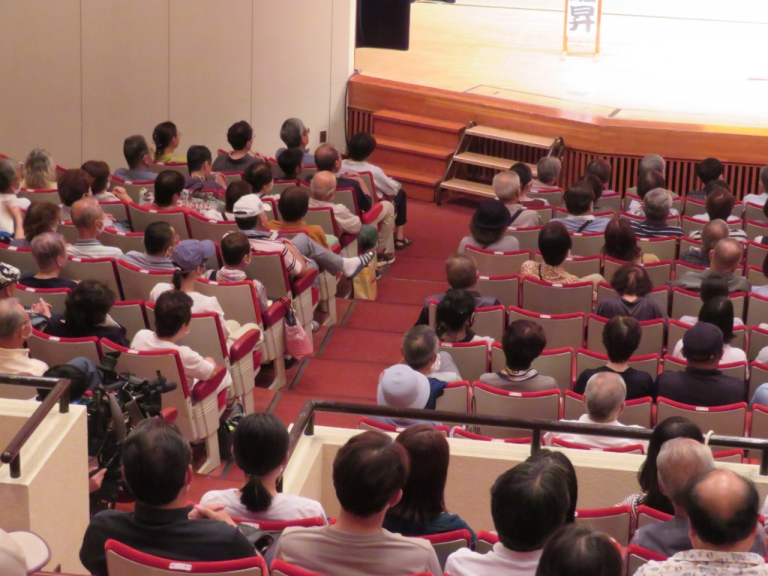 開演中の観客席の様子