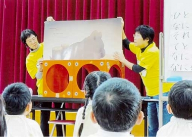 絵本の読み聞かせ